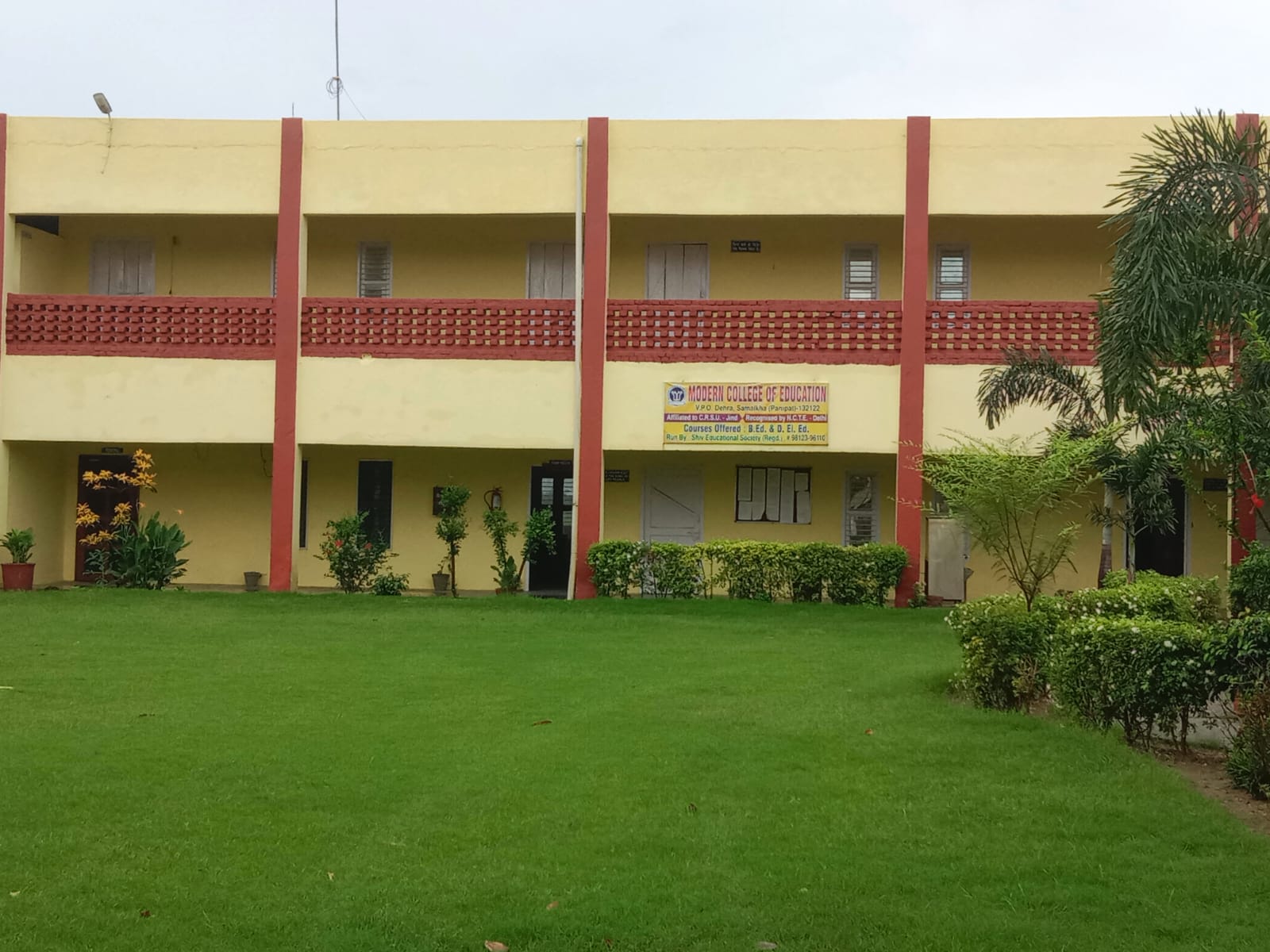 Front view of Modern College of Education